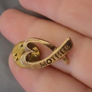 Volunteer mother day hat pin
